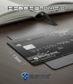 Registratore spia Record-Card ultra sottile da 1,5 mm appoggiato su una scrivania con evidenziato il profilo micrometrico