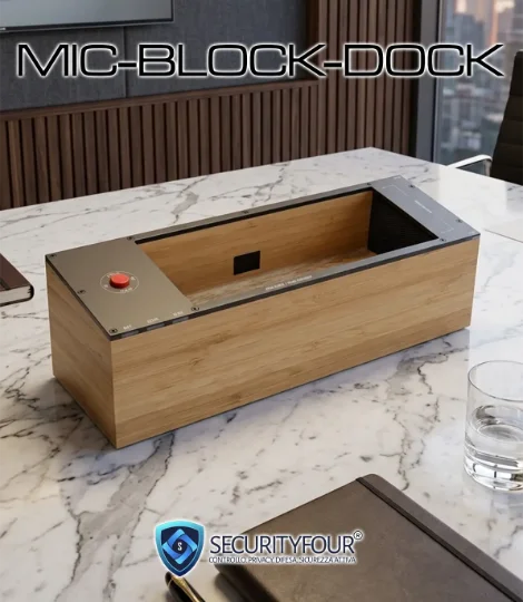 Dispositivo MIC-BLOCK DOCK in legno posizionato su un tavolo da riunione in marmo per la protezione automatica delle conversazioni