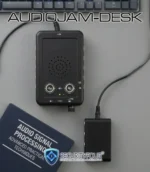 Vista dall'alto dell'unità principale AUDIOJAM-DESK con dettagli sui controlli di regolazione del mascheramento audio e trasduttori ultrasonici