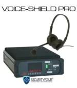 Primo piano dell'unità centrale del sistema VOICE-SHIELD PRO con tecnologia DSP e una cuffia con microfono professionale collegata